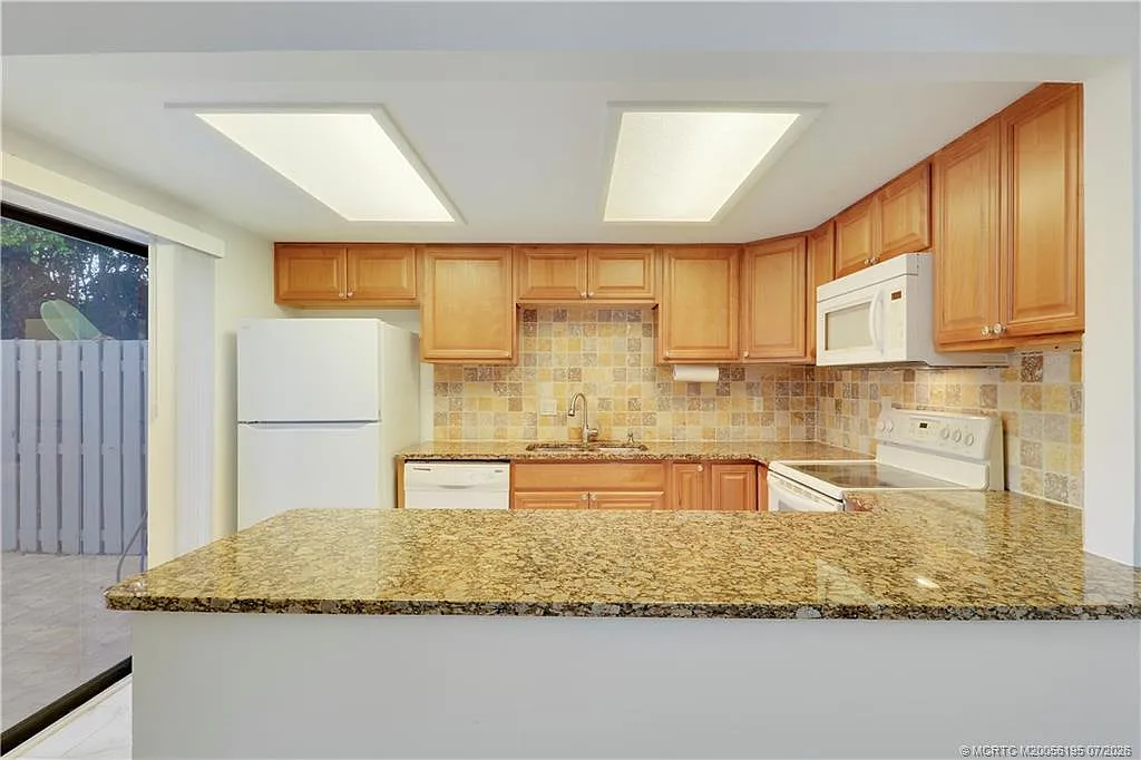 2 bed, 2.5 bath, 1400 sqft, $2,000 — Photo 1