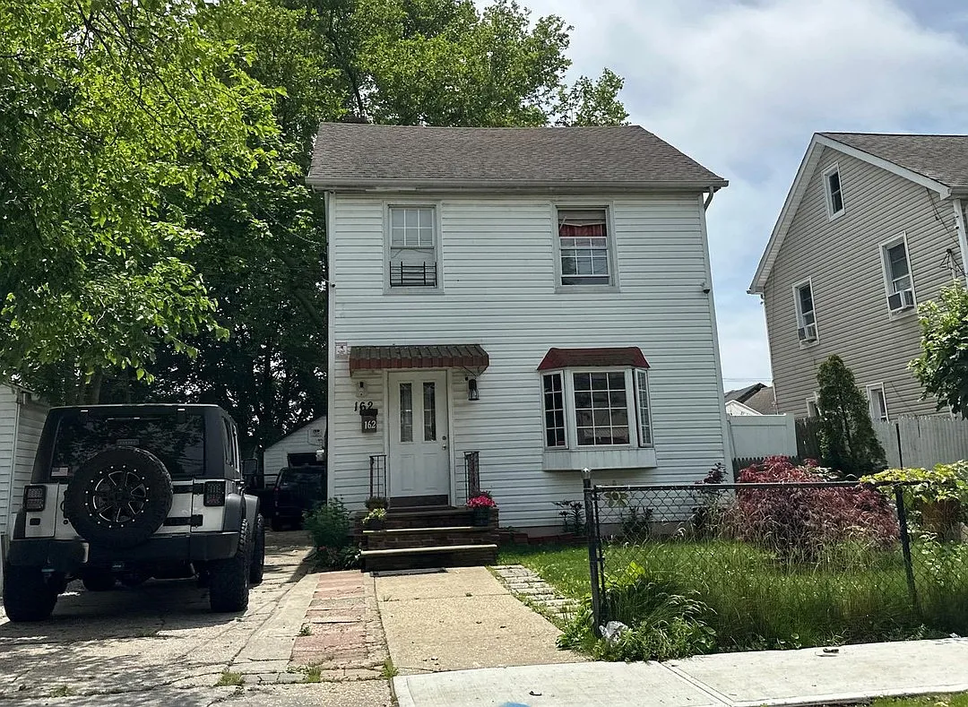 162 Harvard St photo 1