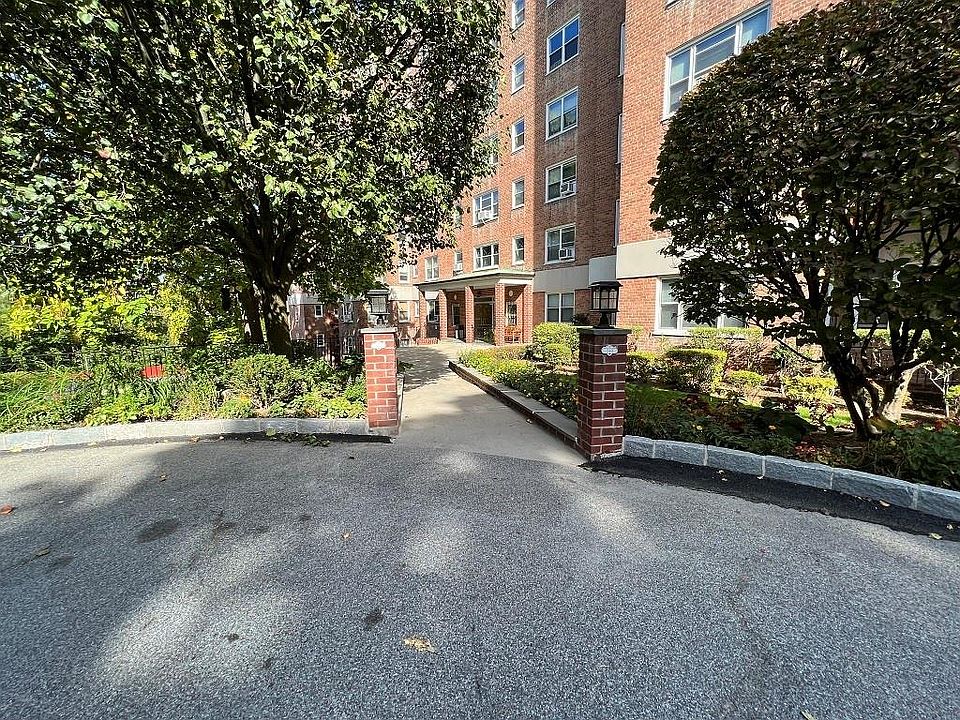 1st image of 290 Collins Avenue #9H
