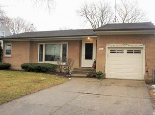 428 Burdick St, Libertyville, IL 60048
