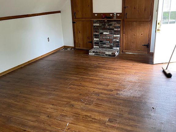 3rd image of 738 Crescent St #2
