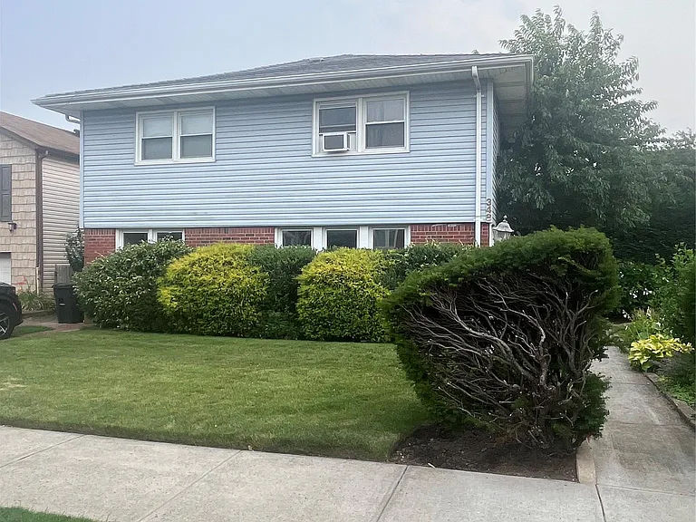 348 E Beech St #LOWER — Photo 11