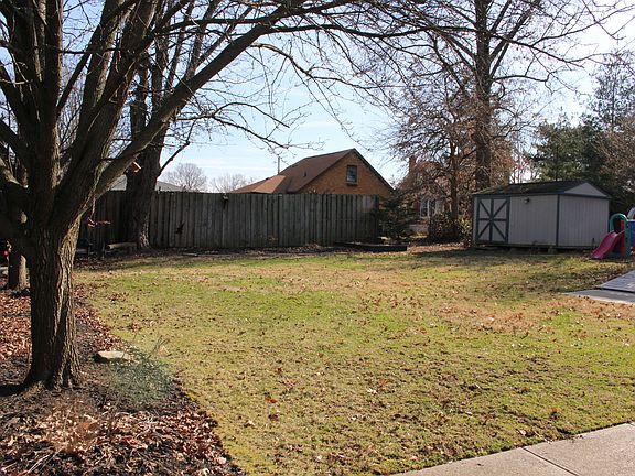 Large backyard w/ shed