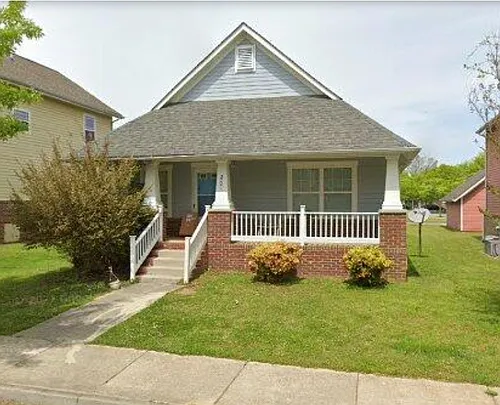 205 W 37th St Photo 1