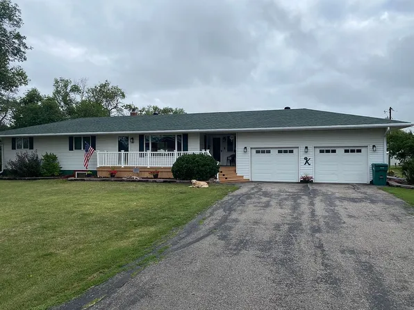 112 3rd St, Grandin, ND 58038