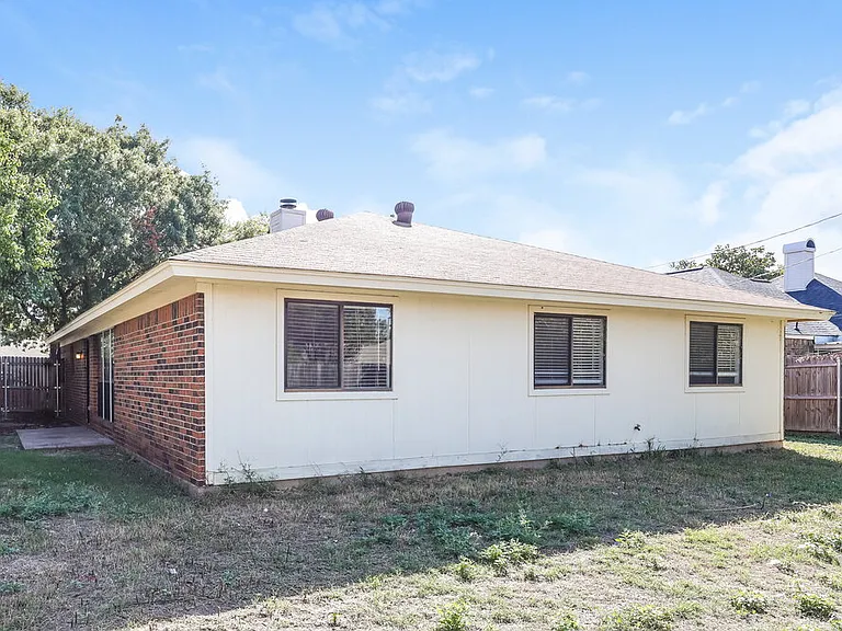 907 Park Place Blvd — Photo 14
