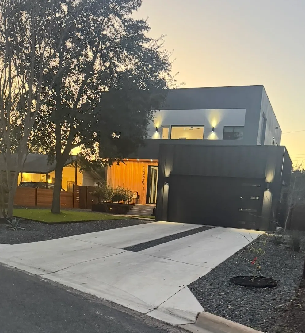 Building Photo - 3300 Locke Ln