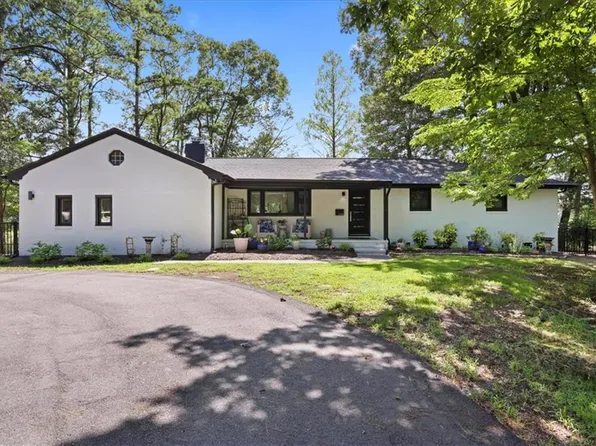 2369 S Wolfsnare Dr, Virginia Beach, VA 23454