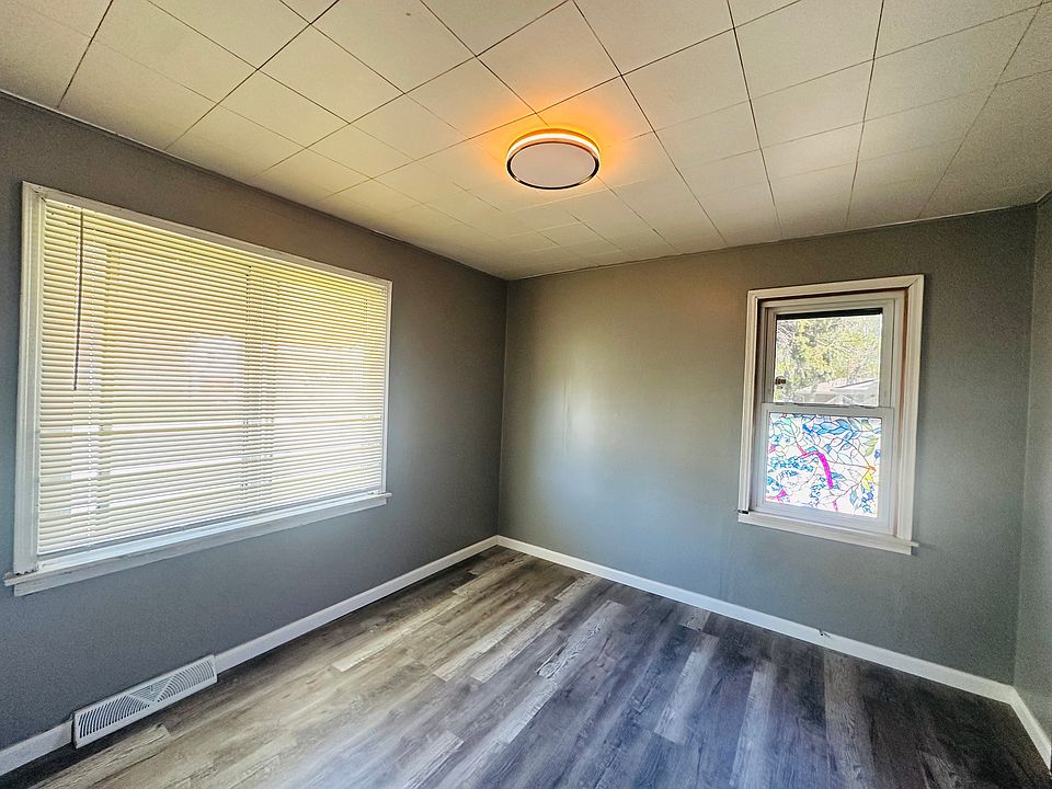 20756 Dean St, photo 4
