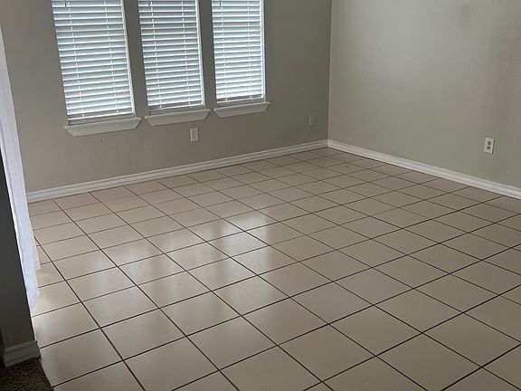 5th image of 4809 Oak Knoll Cir