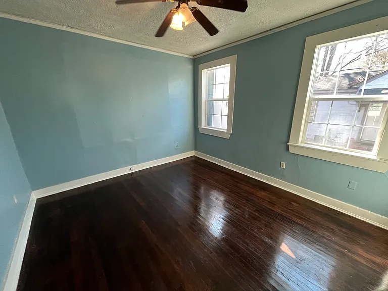 345 E Ridgeway St — Photo 18