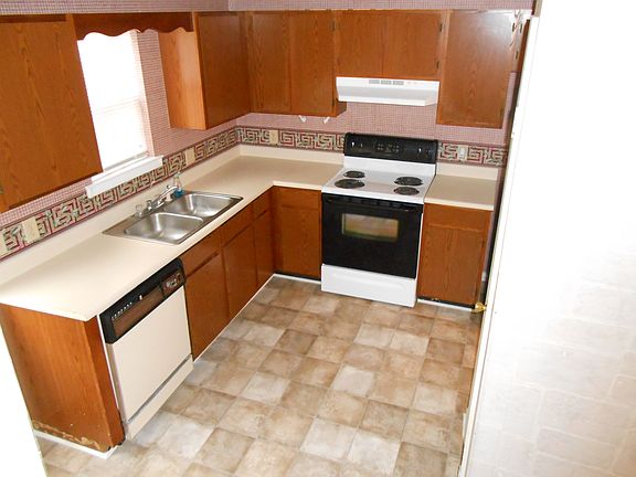4th image of 102 Montague Dr