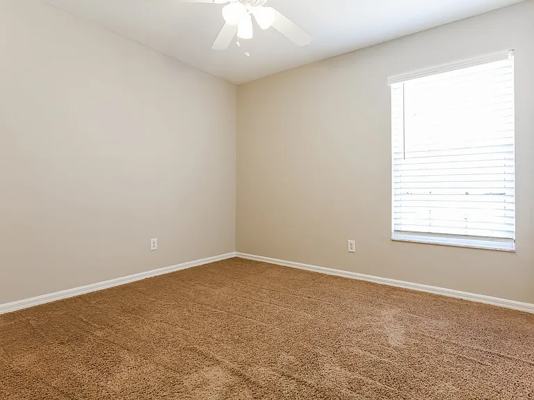 2525 Mather Ln — Photo 17