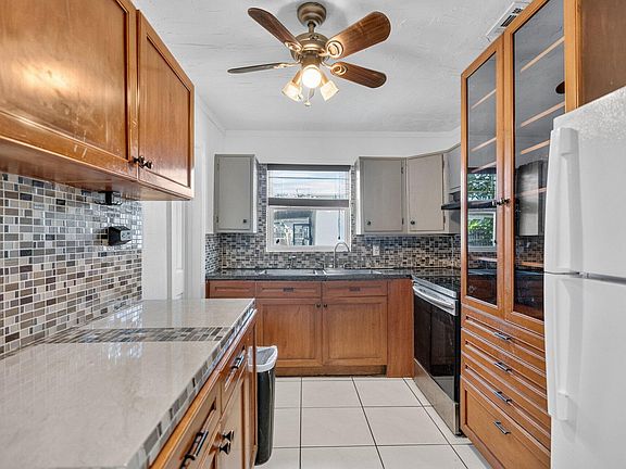 4th image of 2220 N 57th Terrace