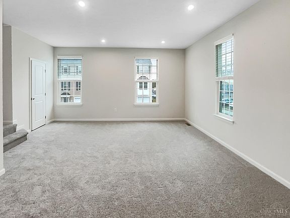 3rd image of 840 Blackcomb Dr