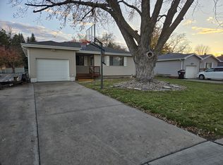 237 Hackberry Dr, Gretna, NE 68028