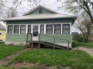 213 N 1st St, Witt, IL 62094