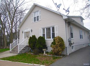 61 Arch St, Ramsey, NJ 07446