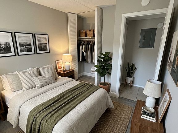 3rd image of 1912 Honour Rd APT 2