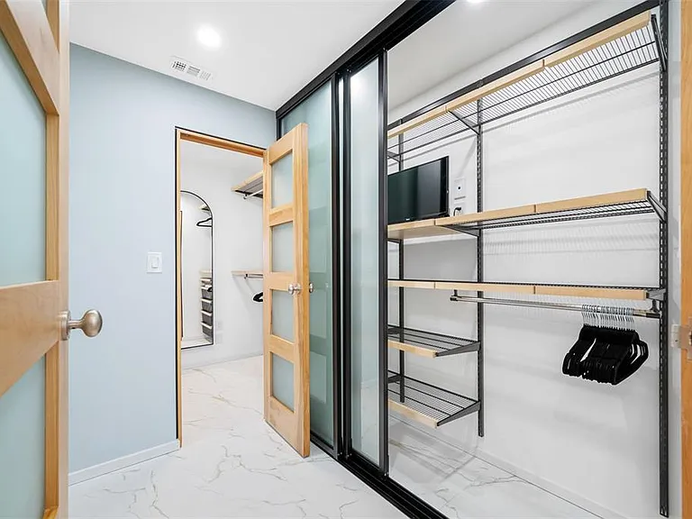 1 Beach Dr SE #2211 — Photo 37