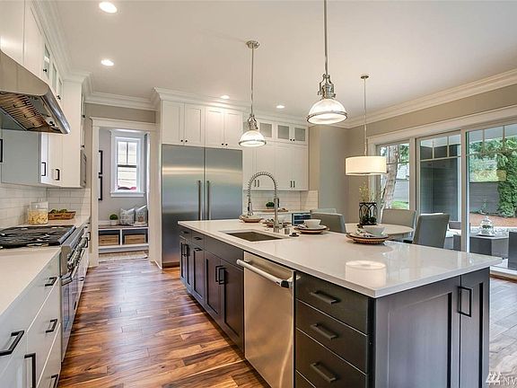 3rd image of 10245 SE 6th St