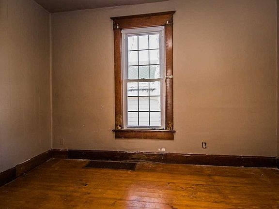 5th image of 807 N Vine St