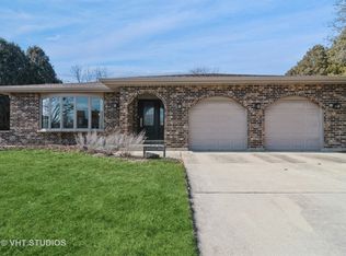 7764 Lyman Ave, Darien, IL 60561