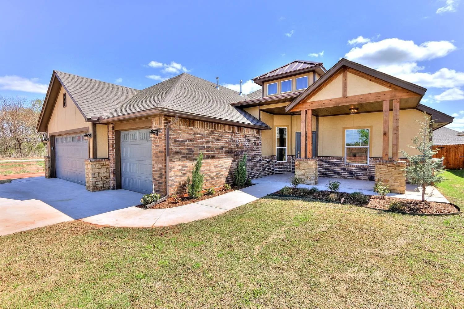 2812 Cedar Creek Dr — Photo 2