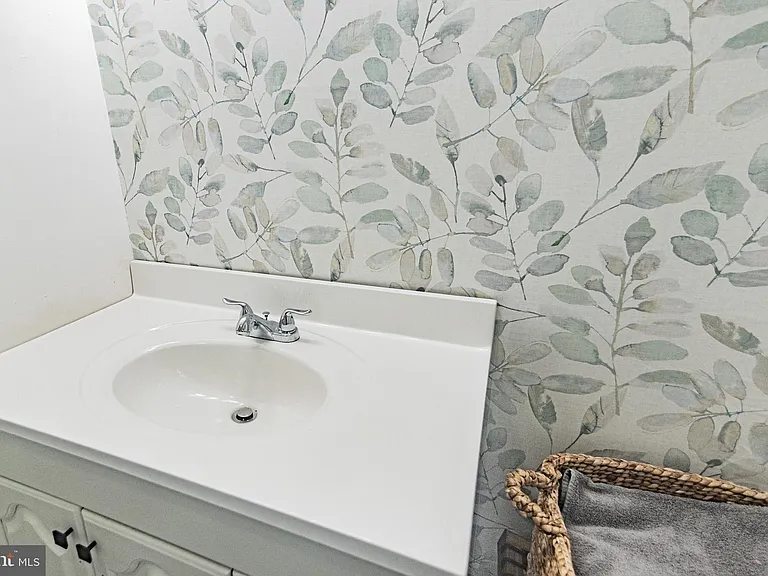 207 Madison Cir — Photo 17