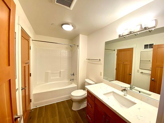 2nd bathroom with access to bedroom and living room