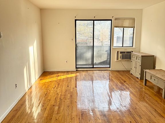2nd image of 2509 34th Ave APT 2