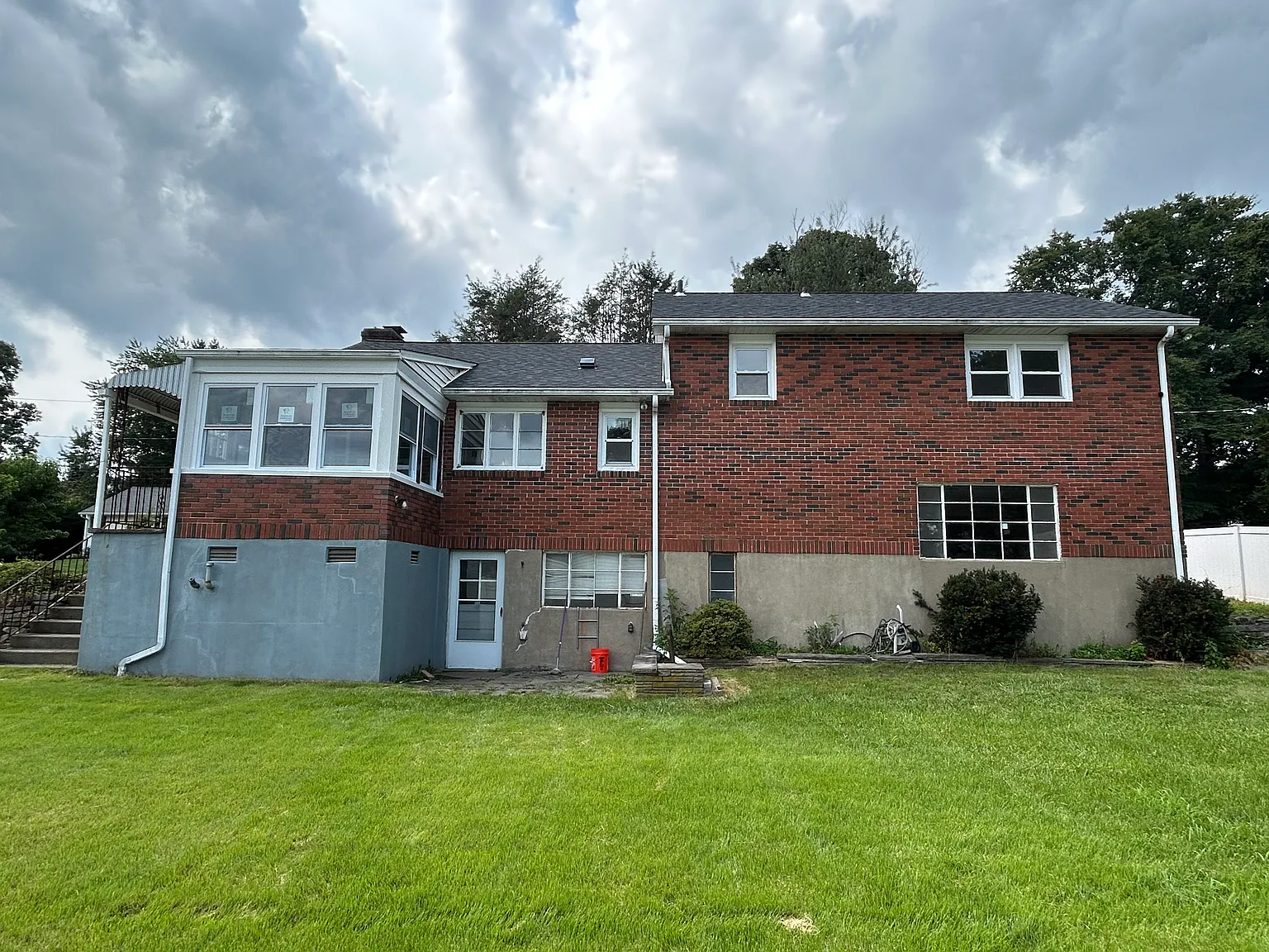 3 bed, 2.5 bath, 2024 sqft, $3,300 — Photo 3