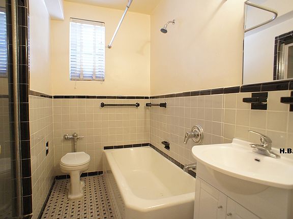 3rd image of 6939 Yellowstone Blvd APT 120