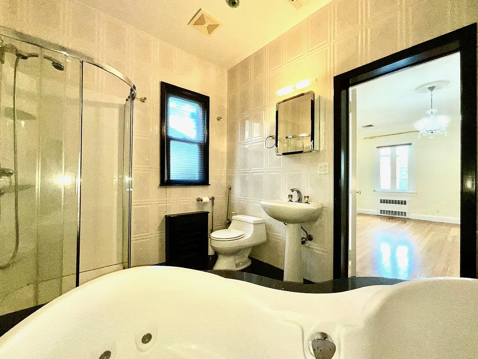 3 bed, 2.5 bath, 2500 sqft, $6,000 — Photo 3
