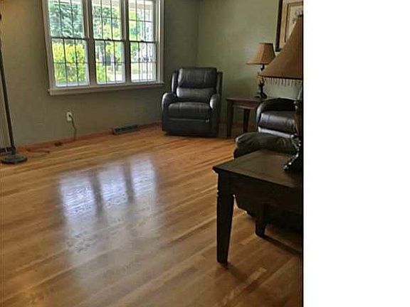 2nd image of 9 Thomas Dr