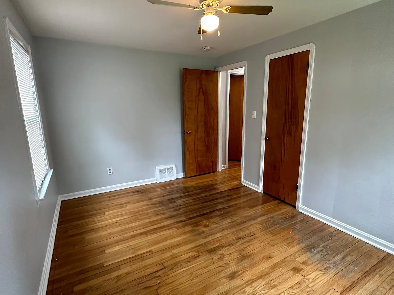 15215 Schuyler Ave — Photo 2