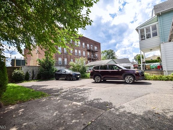 5th image of 35 Hilton St