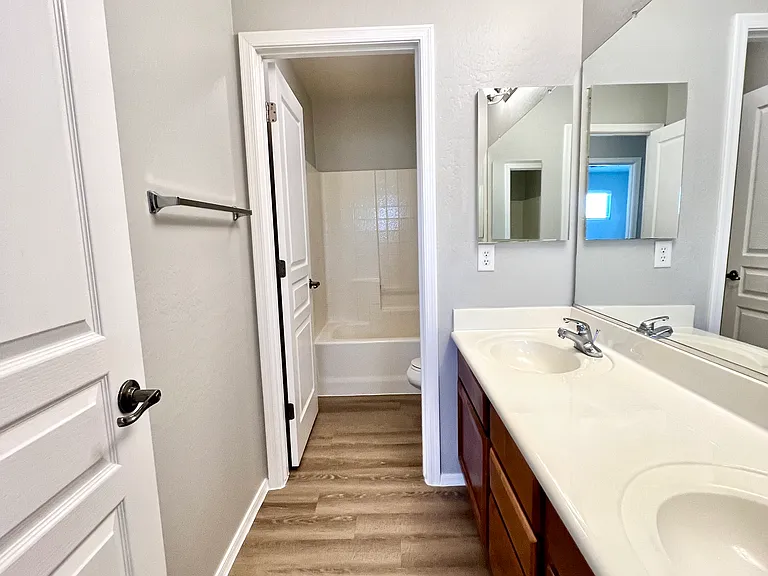 11613 W Jackson St — Photo 14