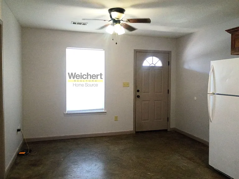 504 W Baldwin St — Photo 2