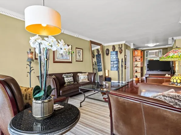 2575 Palisade Avenue image 9 of 30