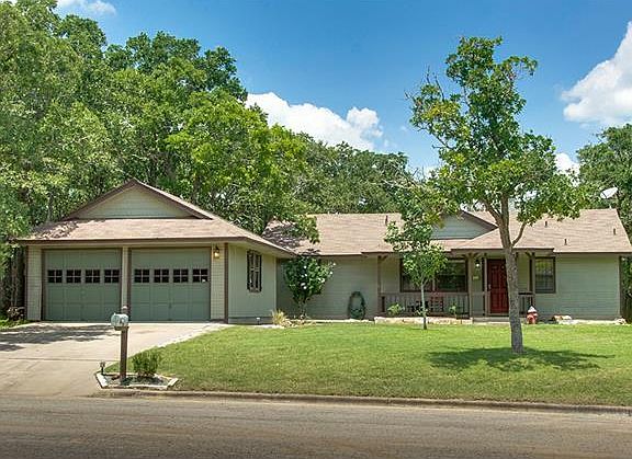 2nd image of 118 Live Oak Dr