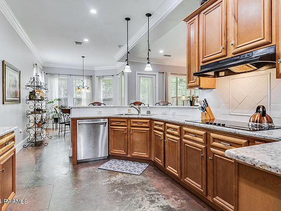 4th image of 130 Avron Dr