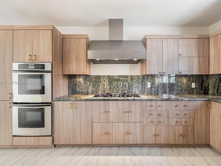 2850 Sheridan Ave — Photo 12