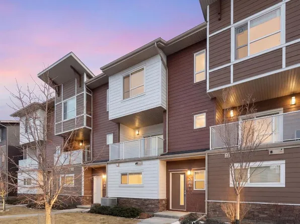 284 NW Harvest Hills Way NE, Calgary, AB T3K 2P3