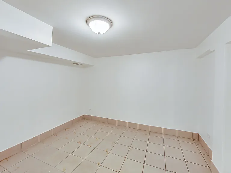 1138 W Addison St #1 — Photo 21