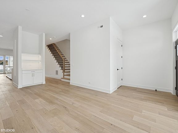 2nd image of 2609 W Carmen Ave