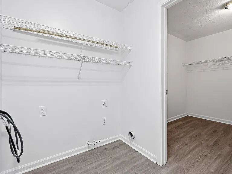 1369 Lamont Dr SW — Photo 20
