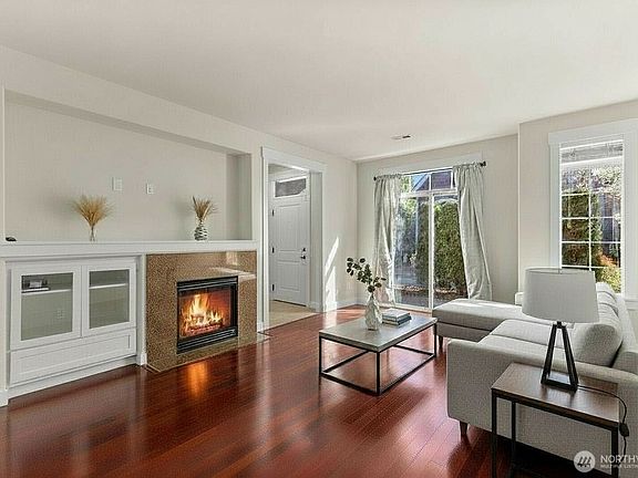 4th image of 13914 N Pointe Circle #E