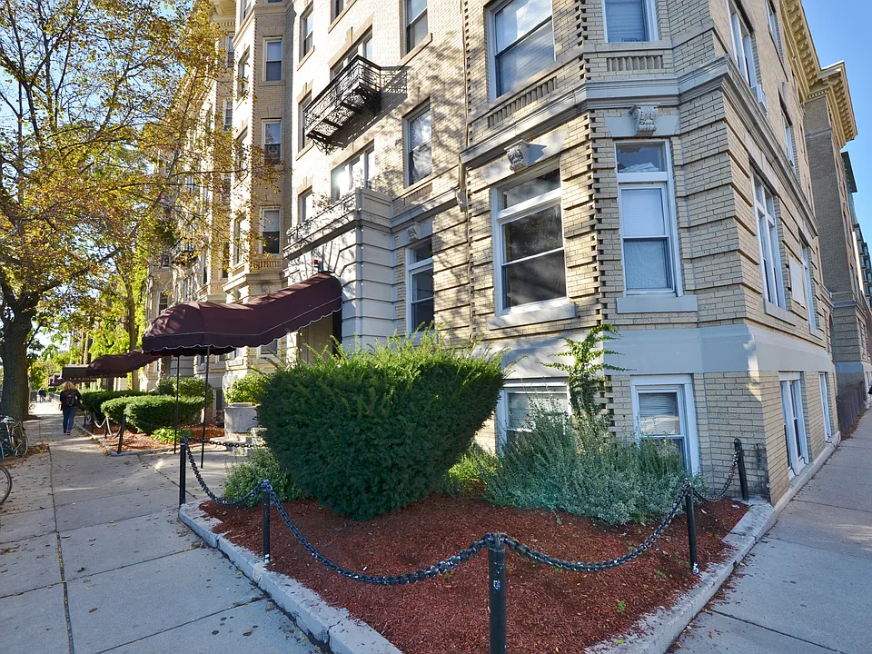 108 Peterborough St #11
