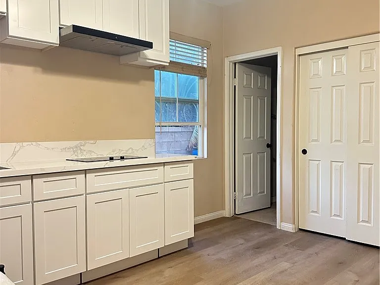12609 Dupont Dr — Photo 2